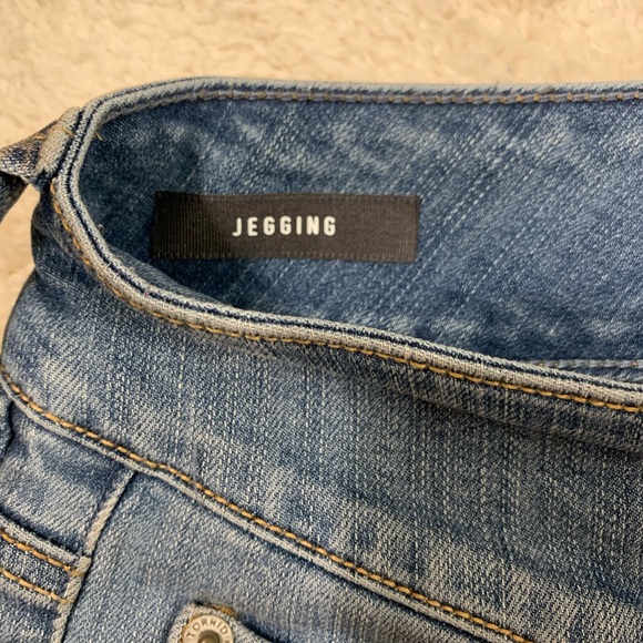 *SOLD* 🌺HP🌺 Torrid ripped jeggings - Picture 3 of 4